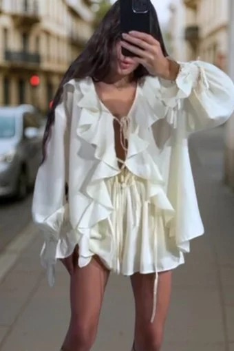 Compleu de Dama, de Vara Lejer, din Voal Satinat, Format din Camasa Oversize si Pantalon Scurt, cu Sireturi Decorative, Gold, Ivoire