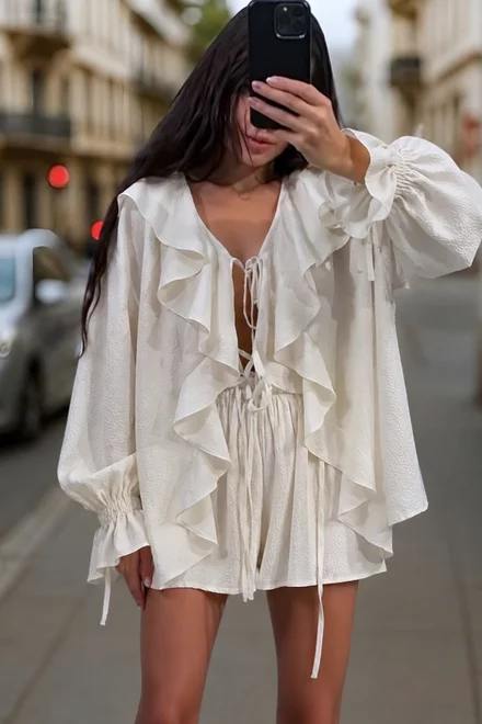 Compleu de Dama, de Vara Lejer, din Voal Satinat, Format din Camasa Oversize si Pantalon Scurt, cu Sireturi Decorative, Gold, Ivoire