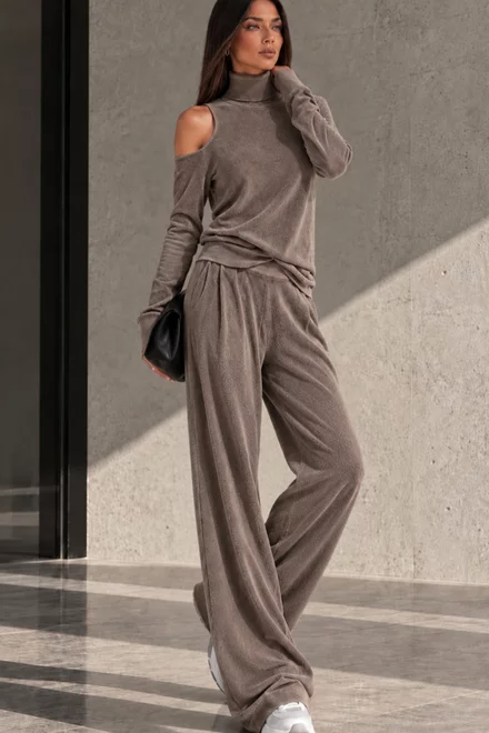Compleu de Dama, din Catifea, Maleta cu Decupaj si Pantaloni Lejeri, Adiento, Cappucino