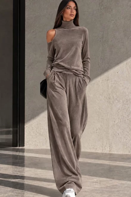 Compleu de Dama, din Catifea, Maleta cu Decupaj si Pantaloni Lejeri, Adiento, Cappucino