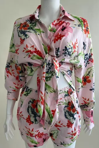 Black Friday - Reduceri Compleu de Dama din Doua Piese, Camasa si Pantaloni Scurti, Imprimeu Floral, Chrysanthème, Pe Fond Roz Promotie