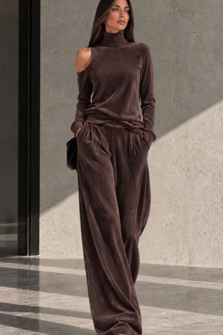 Compleu de Dama, din Doua Piese, Maleta cu si Pantaloni Lejeri din Catifea, Regyonale, Maro