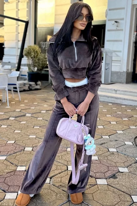 Compleu de Dama, din Doua Piese, Pantalon  cu Betelie Dubla si Bluza cu Inchidere Fermoar din Catifea, Cartter, Maro Inchis