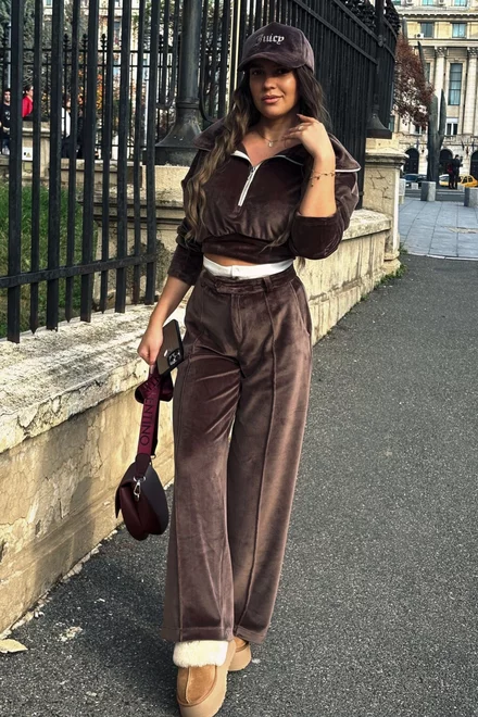 Compleu de Dama, din Doua Piese, Pantalon  cu Betelie Dubla si Bluza cu Inchidere Fermoar din Catifea, Cartter, Maro Inchis
