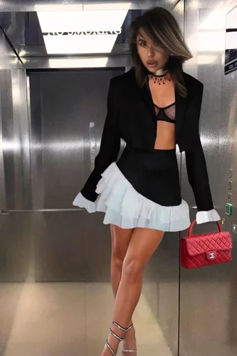 Compleu de Dama, din Doua Piese, Sacou Scurt cu Volane pe Tivul Manecilor In Contrast si Fusta cu Poplin Asimetrica, Contrastantte, Alb-Negru
