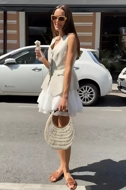 Compleu de Dama, din Doua Piese, Tesatura Tip In, Vesta si Fusta cu Volane, Presco, Bej-Alb