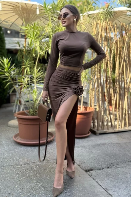 Compleu de Dama, din Doua Piese, Top cu Maneci Lungi si Fusta Accesorizata cu Floare, Caramelle, Maron Macha