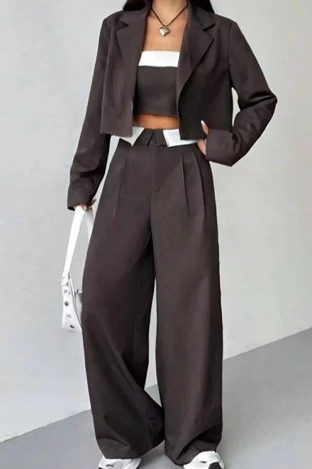 Compleu de Dama, Doua Piese, Sacou Scurt si Pantalon cu Betelie Alba, din Bistrech, Kallye, Maro Inchis