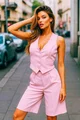 Costum de Dama din Doua Piese, Pantalon Scurt la Dunga si Vesta Incheiata in Nasturi, Bonbon, Roz Pudra