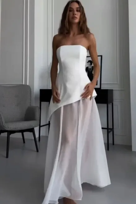 Rochie de Dama, din Doua Piese, Top Croit pe Sani din Bistrech, cu Forma Alungita pe un Lateral si Fusta Lunga din Voal, Mireasa, Alb