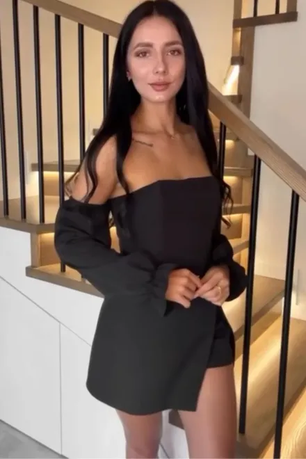 Rochie Scurta, din Bistrech,  cu Umeri Goi si Fusta Pantalon, Fenorra, Neagra