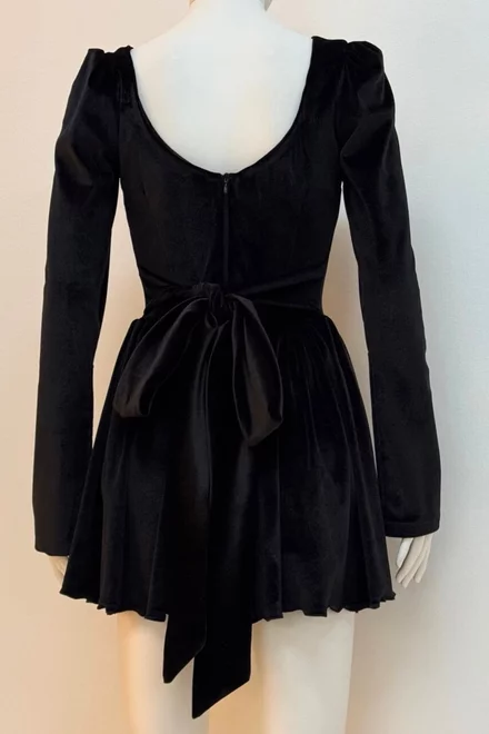 Rochie Scirta de Dama, cu Maneci Lungi si Accesorizata cu Floare, Mariss, Neagra