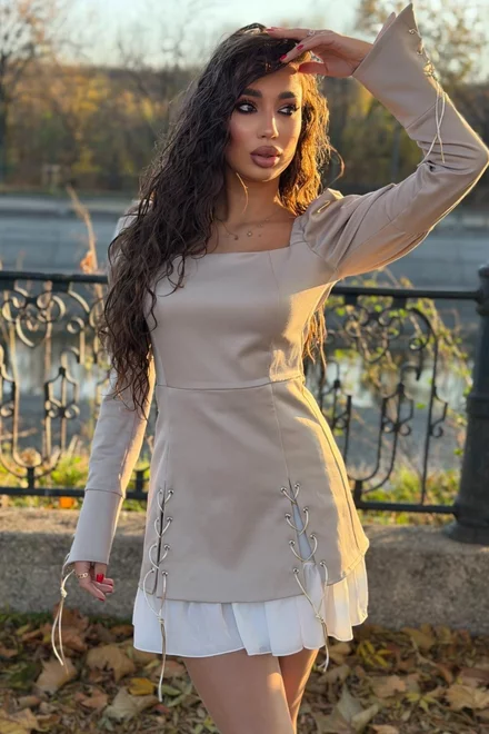 Rochie Scurta de Dama, cu Maneci Lungi Asimetrice, Poplin Alb si Snururi Reglabile, Amellie, Bej