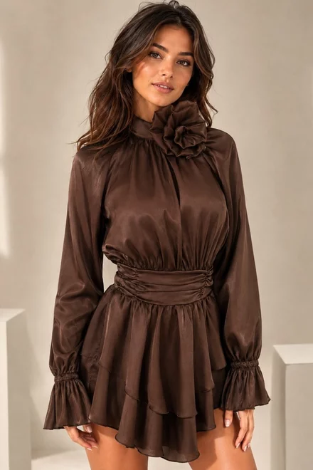 Rochie Scurta de Dama, cu Maneci Lungi Bufante si Accesorizata cu Floare, Orientale, Maro