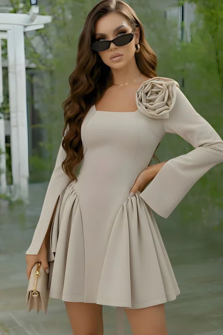 Rochie Scurta de Dama, cu Maneci Lungi Crapate, Accesorizata cu Floare, Jannette, Bej