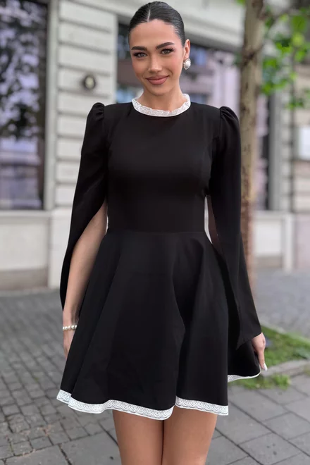 Rochie Scurta de Dama, cu Maneci Lungi Crapate si Contur cu Dantela Alba in Contrast, Booking, Neagra