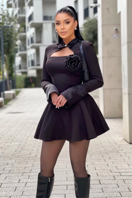 Rochie Scurta de Dama, Decupata pe Bust si Maneci Lungi Asimetrice, Accesorizata cu Trandafir , Noctura, Neagra