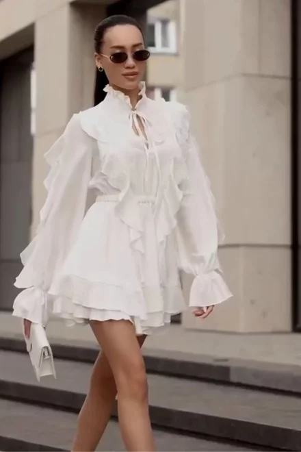 Rochie Scurta de Dama, din Tesatura Tip In, cu Maneci Lungi si Accesorizata cu Volane, Amatheea, Alba