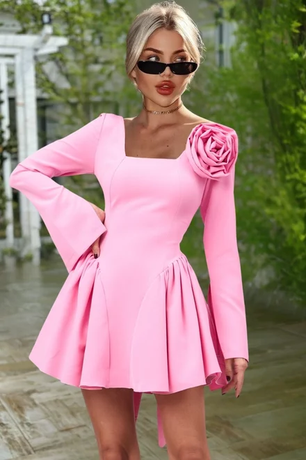 Rochie Scurta de Dama, Maneci Lungi, Accesorizata cu Floare Maxi in Piept, Glowing, Roz