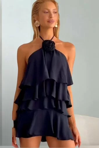 Rochie Scurta in Volane, din Testura Tip In si Accesorizata cu Floare, Rossaline, Neagra