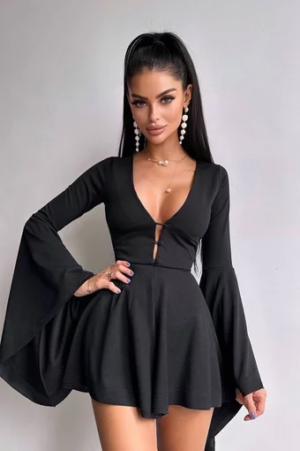 Salopeta Scurta de Dama, cu Fusta Pantalon, din Crep Elastic, cu Maneci Lungi Evazate si Decolteu Adanc, Zehra, Neagra