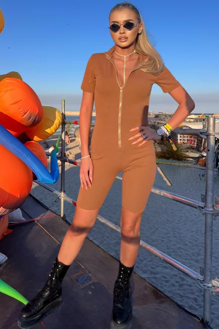 Salopeta Scurta de Dama, Din Crep Elastic si Inchidere Fermoar, Neversea, Bej