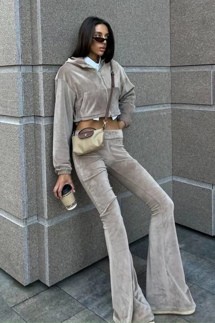Trening Dama, din Catifea, Doua Piese, Hanorac cu, Camasa Atasata si Pantalon Lung Evazat, Zavine, Bej