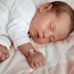 Bratara bebe snur rosu, banut ingeras Argint personalizat (11 mm)
