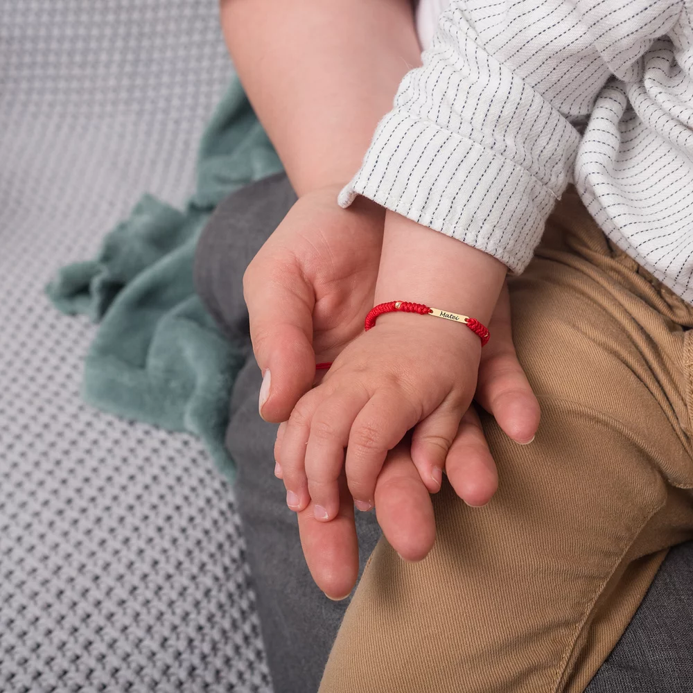 bratara-aur-bebe-si-copil-baietel-snur-impletit-tubular-cu-bilute-si-placuta-personalizata-14-mm-106651-2.webp