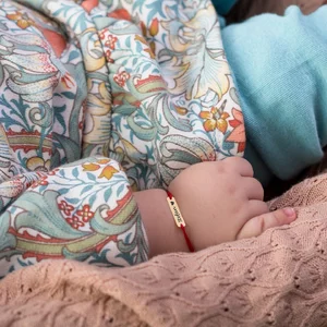 Bratara Aur bebelusi, snur si placuta, personalizata (18 mm)