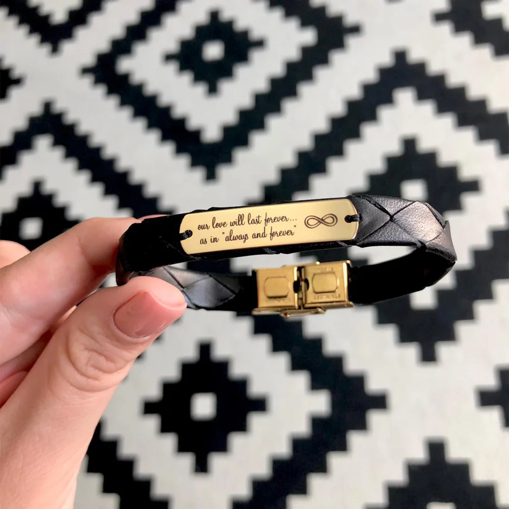 bratara-barbateasca-eleganta-piele-nappa-placuta-33-mm-personalizata-gravura-text-aur-14k-inchizatoare-inox-87658-2.webp