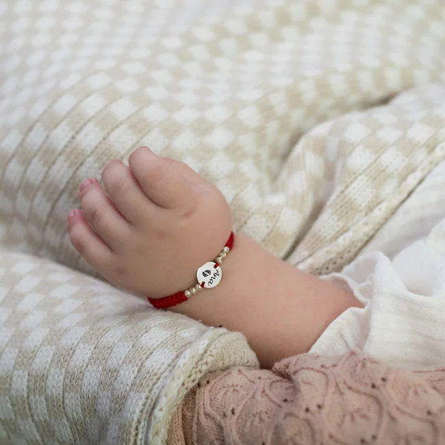 Bratara bebe snur impletit cu bilute si banut Argint, personalizata (10 mm)
