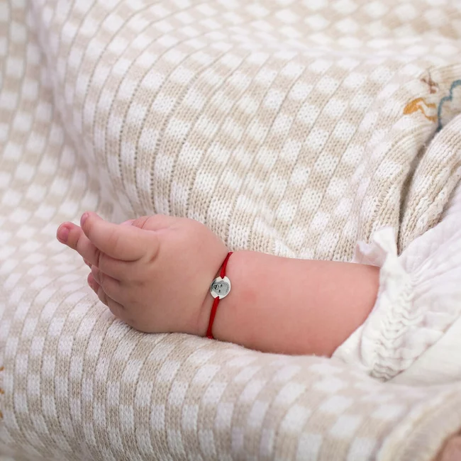 Bratara bebe snur rosu, banut Argint personalizat cu poza (12 mm)