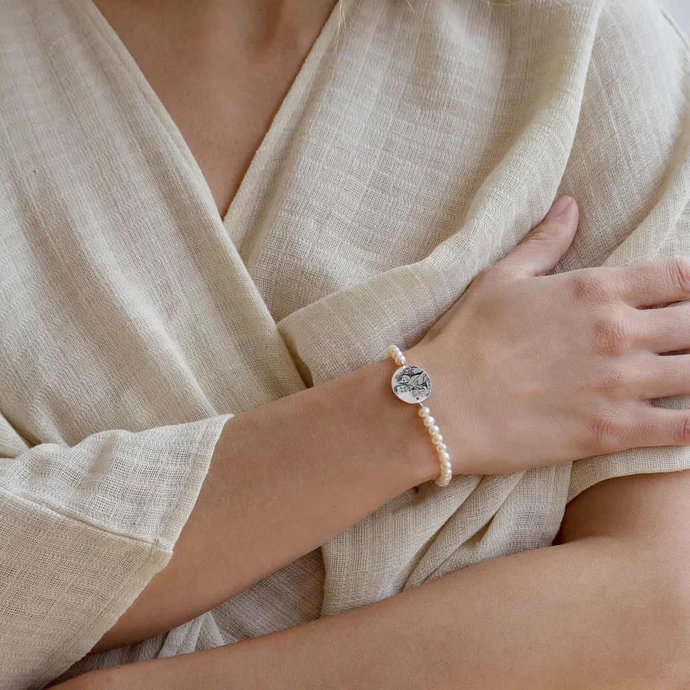 bratara-cu-perle-naturale-si-banut-argint-personalizata-cu-poza-17-mm-115261-2.webp