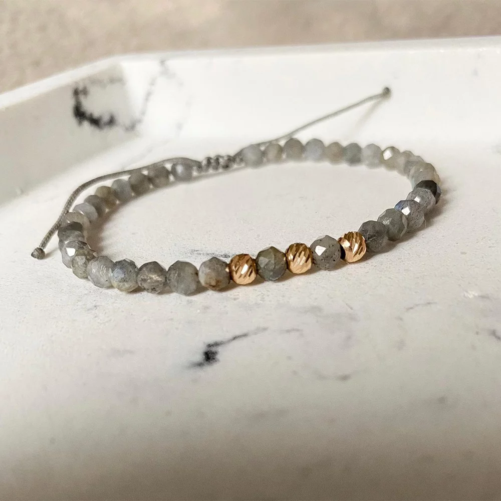 bratara-cu-pietre-semipretioase-labradorit-fatetat-si-bilute-aur-piatra-lunii-iunie-113329-2.webp