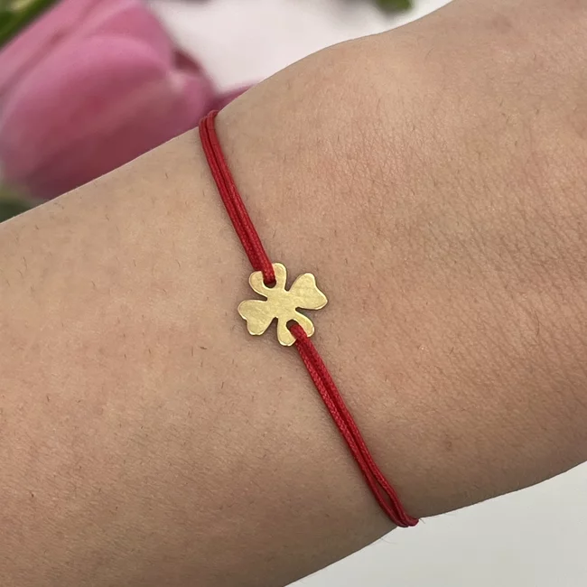 Bratara Martisor Argint 925, placat cu aur galben, snur reglabil, trifoi personalizat intiala (10 mm)