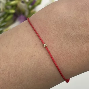 Bratara Martisor Aur 14K, snur rosu si biluta 2.5 mm (minim 3 buc)