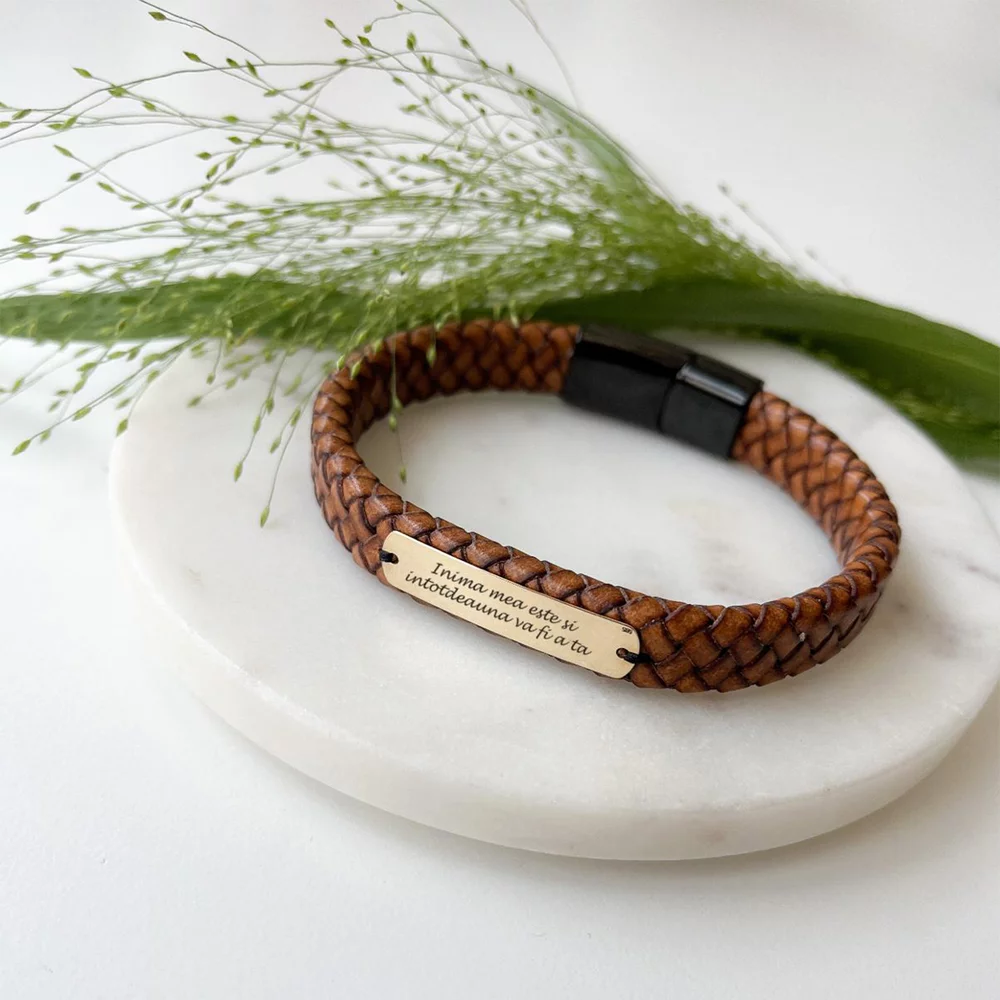 bratara-piele-lata-impletita-placuta-33-mm-personalizata-gravura-text-aur-14k-inchizatoare-magnetica-inox-negru-90439-2.webp