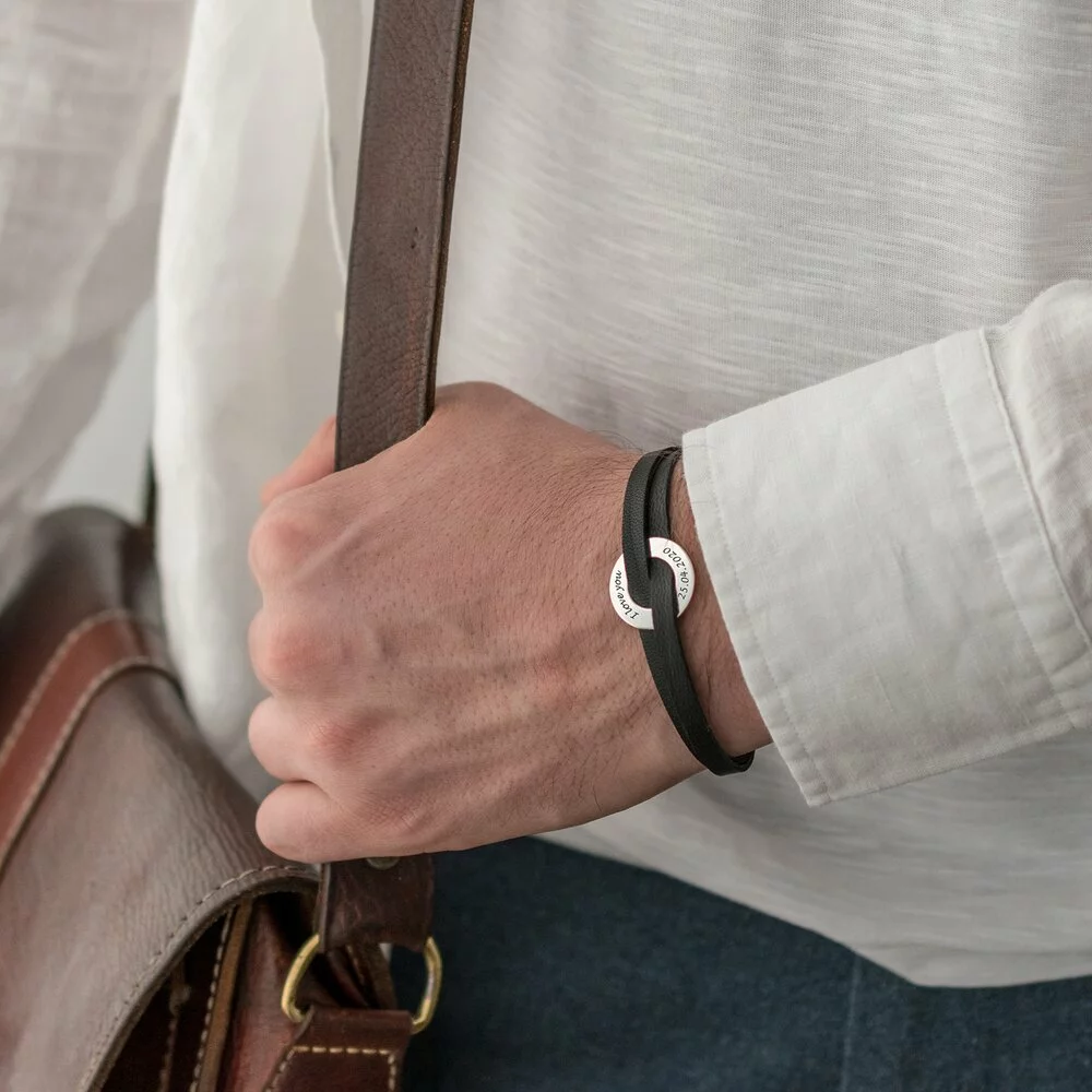 bratara-unisex-piele-cerc-20-mm-personalizat-gravura-text-argint-925-rodiat-97345-2.webp