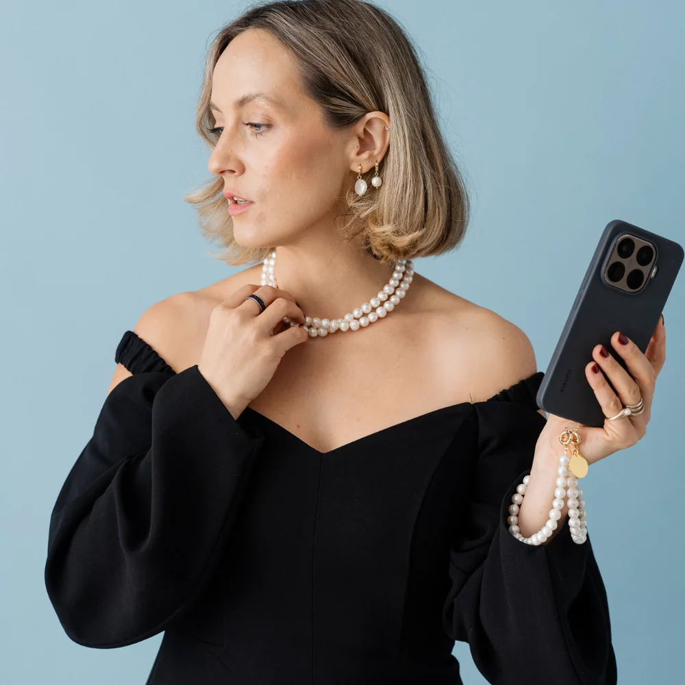 perla9-maner-telefon-colier-the-natural-accesoriu-multifunctional-din-perle-de-cultura-placat-cu-aur-galben-136224-2.webp