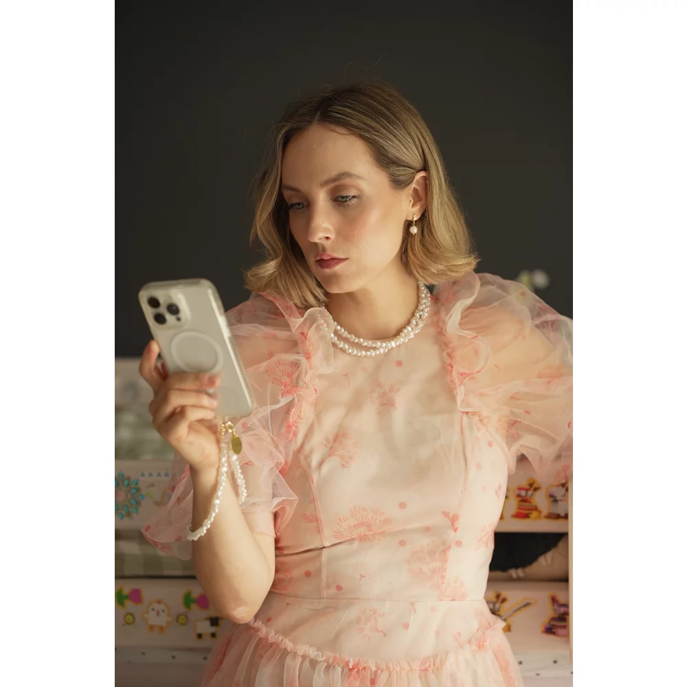 perla9-maner-telefon-colier-the-twist-accesoriu-multifunctional-din-perle-sintetice-placat-cu-aur-galben-136896-2.webp
