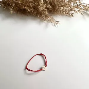 Bratara Aur copii, snur reglabil si trifoi, personalizata initiala (8 mm)