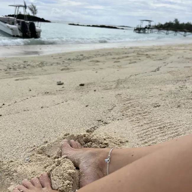Bratara lant dublu pentru picior infinit mare 17 mm si initiala Argint